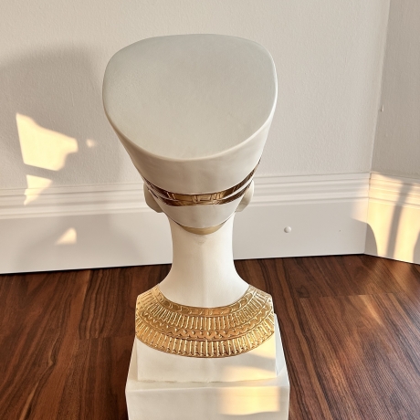 Schöne Büste der ägyptischen Königin - Nofretete 52 cm.