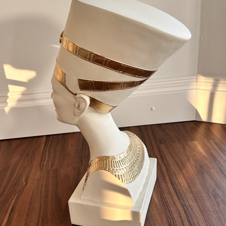 Schöne Büste der ägyptischen Königin - Nofretete 52 cm.