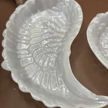 Schälchen „Engelsflügel“ – Perlmuttweiß 