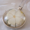 Cabochon-Anhänger mit Kette Motiv Blume gelb Fleur