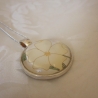 Cabochon-Anhänger mit Kette Motiv Blume gelb Fleur