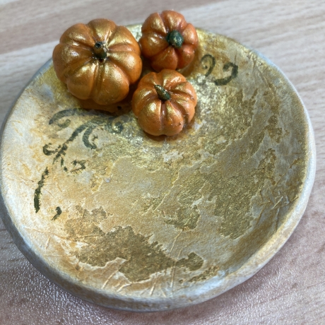 Handgemachte Schale aus Modelierton Kürbis Gold mini kaufen