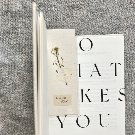 Zeit für Dich • Lesezeichen mit gepressten Blumen 