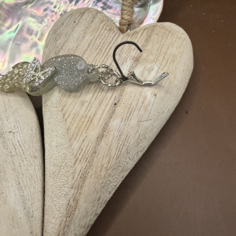 Handmade Ohrringe neu Resin silberfarbig mit Schmetterling 
