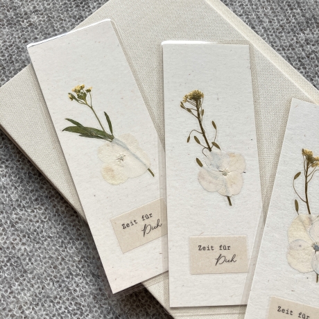 Zeit für Dich • Lesezeichen mit gepressten Blumen 