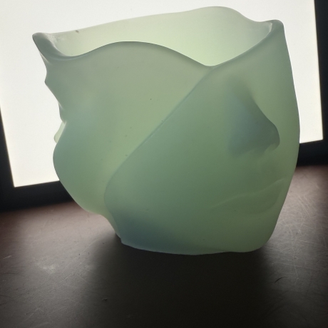 Handmade Gesichter-Vase aus Resin Dekoration im modernen Design