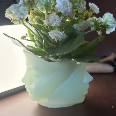 Handmade Gesichter-Vase aus Resin Dekoration im modernen Design