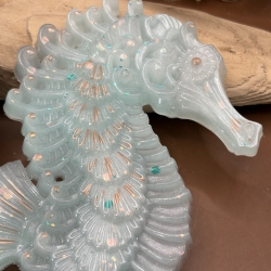 Maritime Deko Seepferdchen neu Resin milchig grün grau 