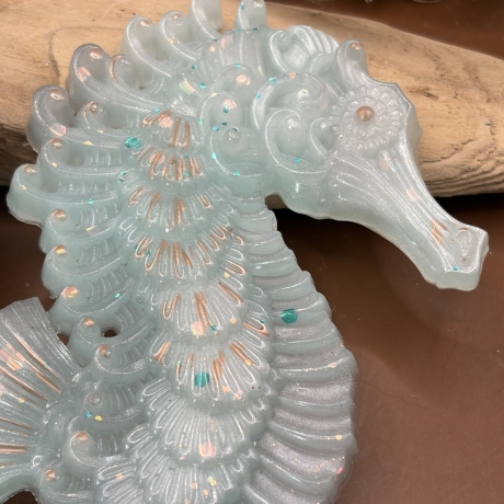 Maritime Deko Seepferdchen neu Resin milchig grün grau 
