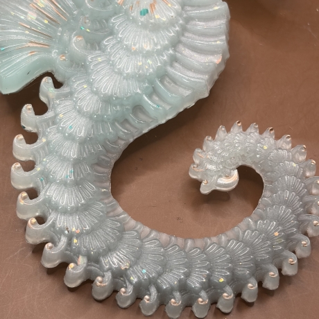 Maritime Deko Seepferdchen neu Resin milchig grün grau 