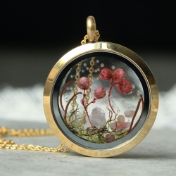 Vergoldetes Edelstahl Medaillon mit Blüten, Moos Edelsteinen