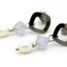Edelstahlohrstecker mit Süßwasserzuchtperlen und Chalcedon-Würfel
