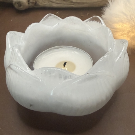 Elegante Resin Deko in Blütenform Lotus 