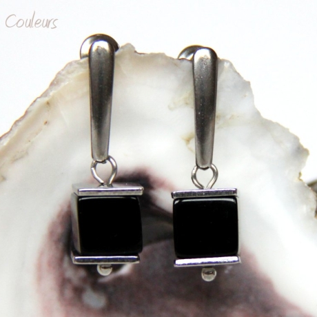 Onyx-Würfel-Edelstahlstecker mit eckigen Edelstahl-Scheiben
