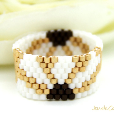 floraler Miyuki-Delica-Glasperlen-Ring in Gold, Weiß und Braun