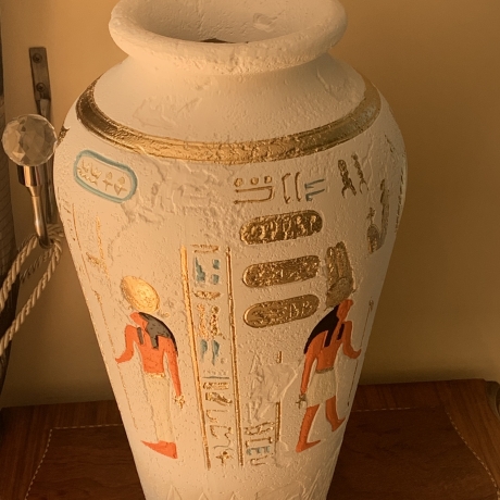 Schöne ägyptische Vase, reich verziert. 41 cm.