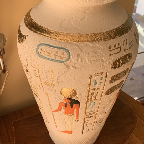 Schöne ägyptische Vase, reich verziert. 41 cm.