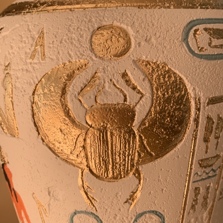 Schöne ägyptische Vase, reich verziert. 41 cm.