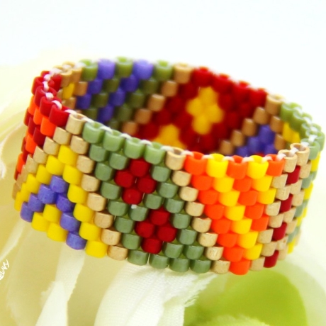 Miyuki-Delica-Glasperlen-Bandring in Kunterbunt und Goldnuance