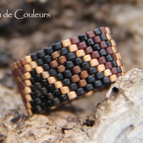 Delica-Glasperlen-Ring in Gold-, Schwarz- und Braun-Nuancen