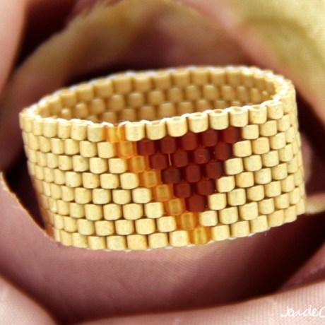 Miyuki-Delica-Glasperlen-Bandring in Gold-Nuancen und Dunkelrot