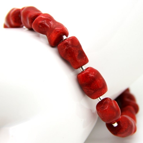 Korallen-Nuggets-Armband (elastisch) in Rot mit Edelstahlzylinder