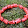 Korallen-Nuggets-Armband (elastisch) in Rot mit Edelstahlzylinder
