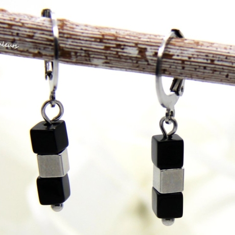 Onyx-Würfel-Edelstahlcreolen in Schwarz mit Edelstahl-Würfel