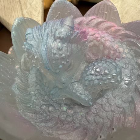 Mystische Fantasy-Dekoration in schimmernden Pastellfarben