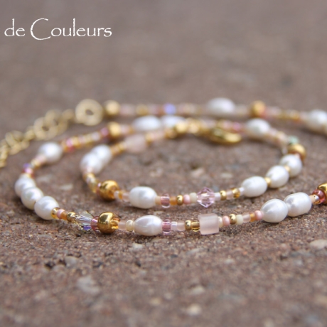 Süßwasserperlen-Halskette in Weiß mit Rocailles in Rosa und Gold