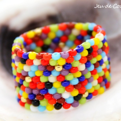 Rocailles-Glasperlen-Bandring in Kunterbunt und Gold