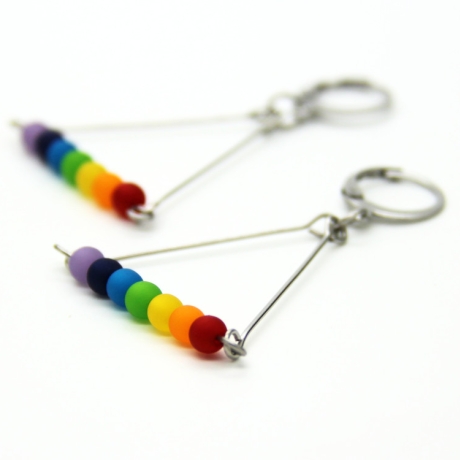 Polaris-Kugeln-Edelstahlcreolen in leuchtenden Regenbogenfarben