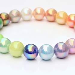 Glänzende Perlenkette für Hunde in Regenbogenfarben: Halskette