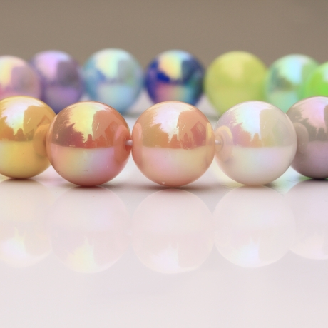 Glänzende Perlenkette für Hunde in Regenbogenfarben: Halskette