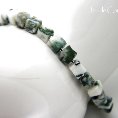 Baumachat-Würfel-Armband (eleastisch) in Grün und Weiß marmoriert