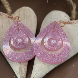Handgefertigte Epoxidharz-Ohrringe „Pink Sparkle Heart“