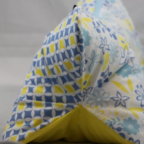 Knochenkissen mit Bezug