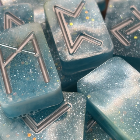     Runensteine aus Kunstharz  – Handmade Magisch | Geschenkidee