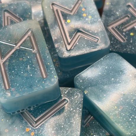     Runensteine aus Kunstharz  – Handmade Magisch | Geschenkidee