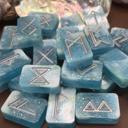     Runensteine aus Kunstharz  – Handmade Magisch | Geschenkidee