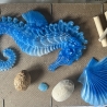Handgefertigtes Seepferdchen aus Epoxidharz – Blau mit Glitzer 
