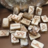 Runensteine aus Kunstharz – Set im nordischen Stil
