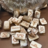Runensteine aus Kunstharz – Set im nordischen Stil