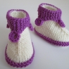 gemusterte Babyschuhe 0-3 Monate gestrickt natur lila