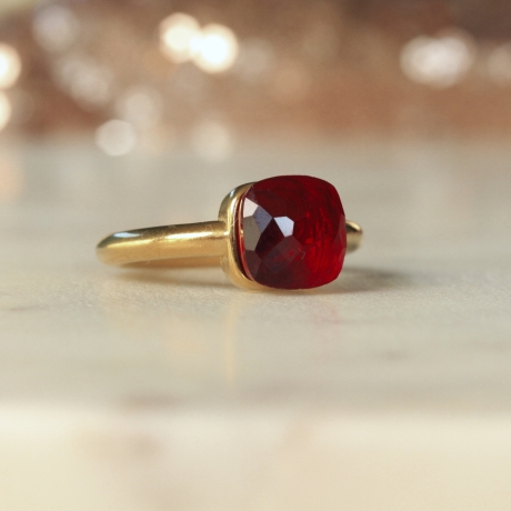 Ring Granat hydro: vergoldeter Stapelring mit Geburtsstein