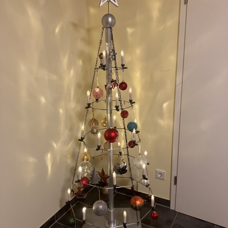 Weihnachtsbaum handgefertigt aus Holz und Metall 185 cm hoch 