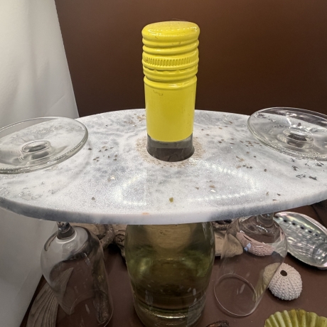 Handgefertigter Flaschenhalter aus Epoxidharz für 2 Gläser 