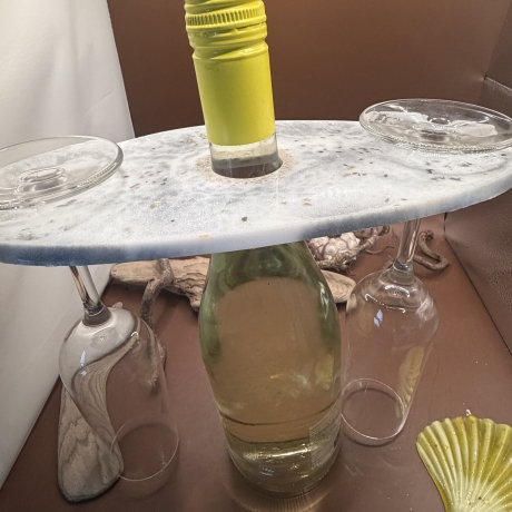 Handgefertigter Flaschenhalter aus Epoxidharz für 2 Gläser 