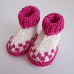 natur pink gemusterte Babyschuhe 0-3 Monate gestrickt natur pink gemusterte Babyschuhe 0-3 Monate gestrickt