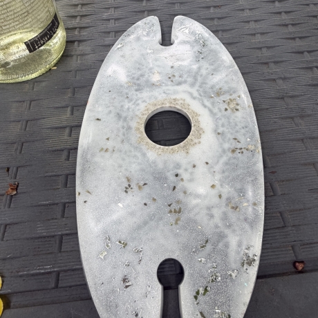 Handgefertigter Flaschenhalter aus Epoxidharz für 2 Gläser 